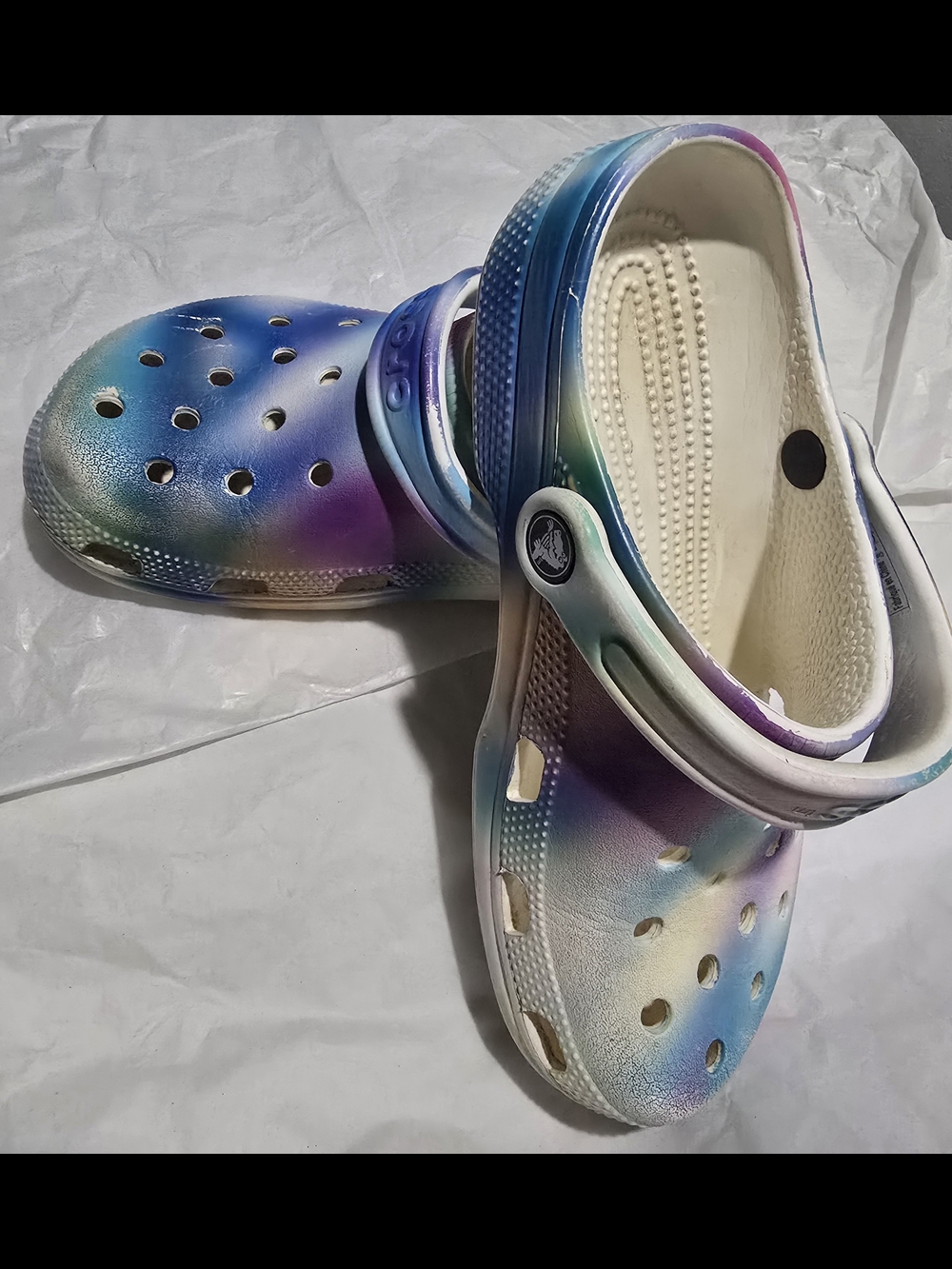 CROCS Womens Tie-Dye Gradient Clogs in Purple, Blue, Green